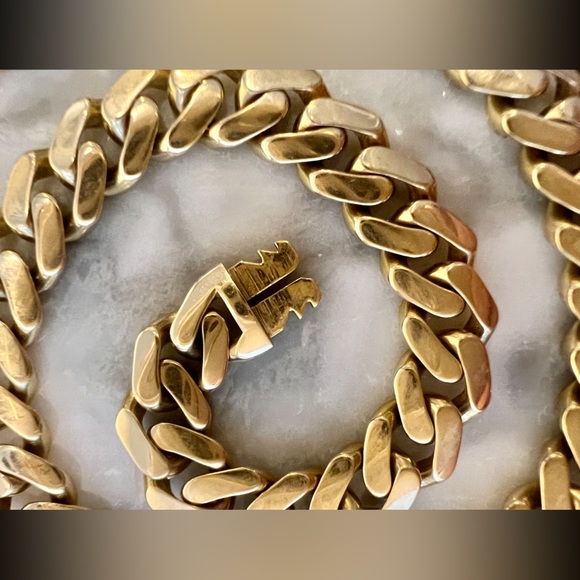 10K Gold Wide Chunky Cuban Link Necklace about 9mm wide 22 inches long. Strong! - Picture 7 of 15